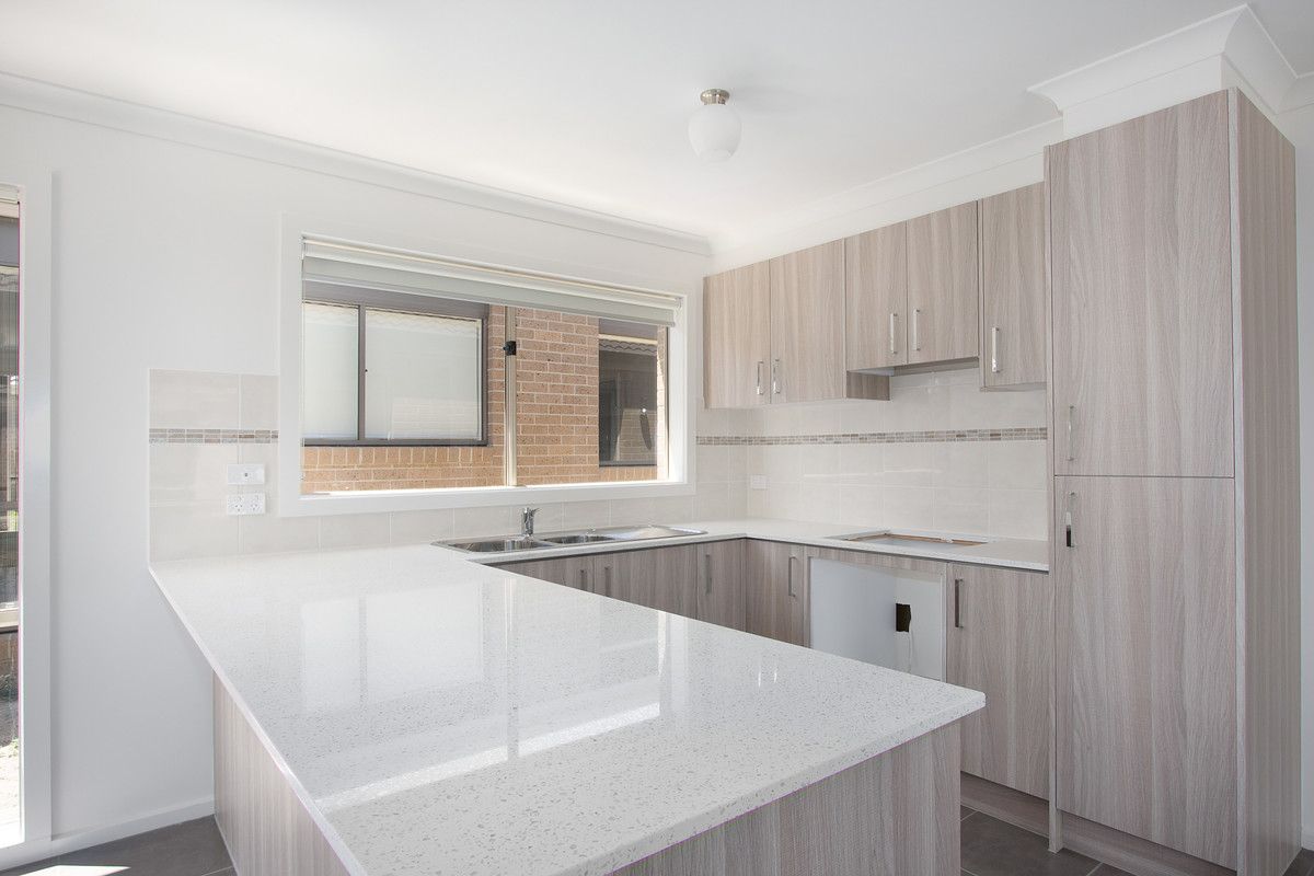 Unit 17 9 Shakespeare Court, Drouin VIC 3818, Image 2