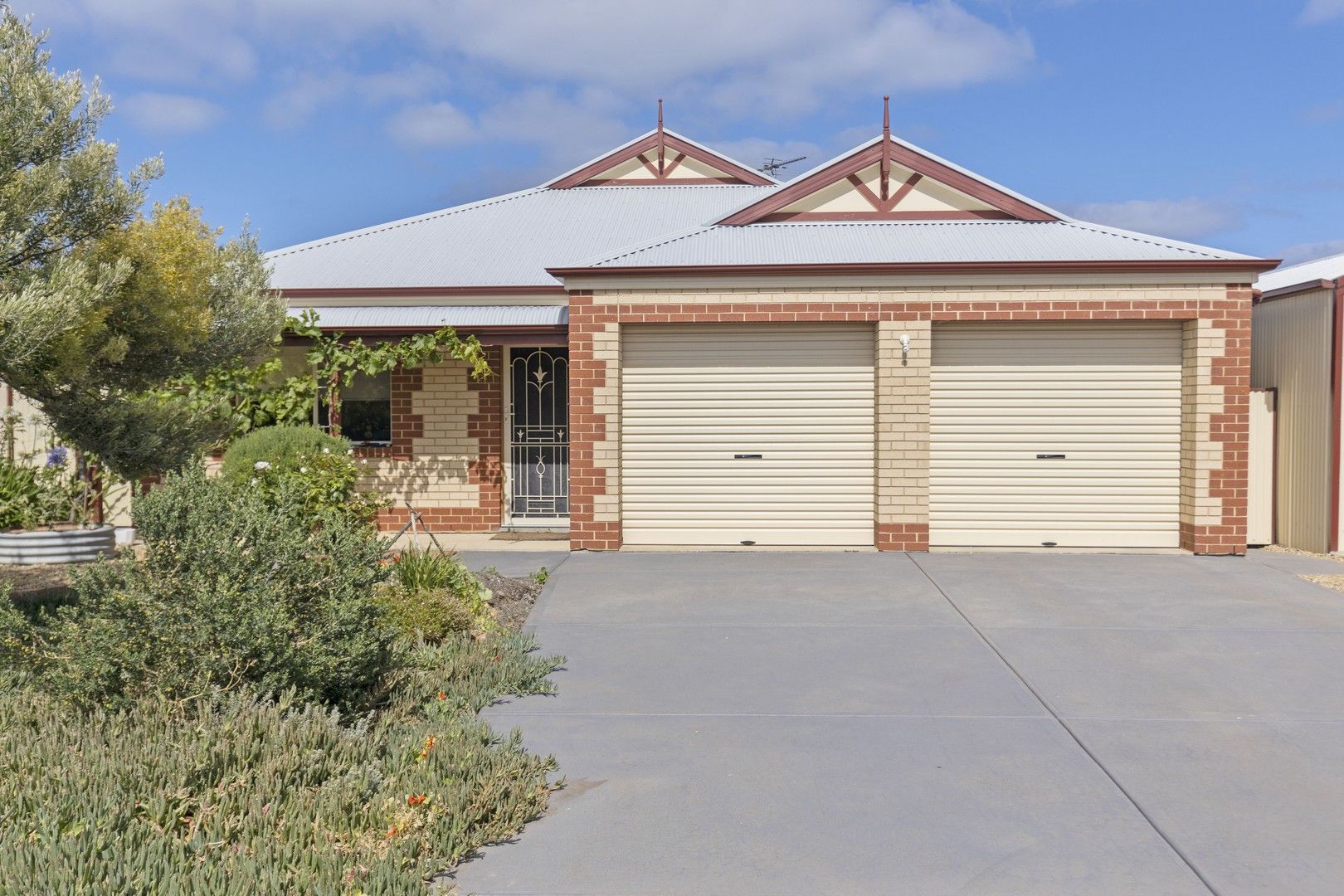 4 bedrooms House in 49 Lyndhurst Road SEAFORD SA, 5169