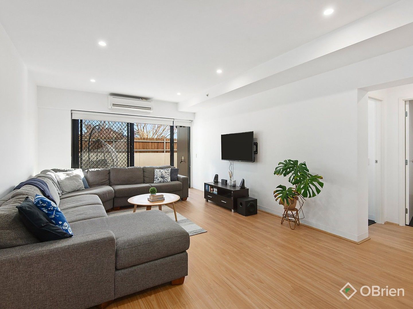 2 bedrooms Apartment / Unit / Flat in 102/435-439 Whitehorse Road MITCHAM VIC, 3132
