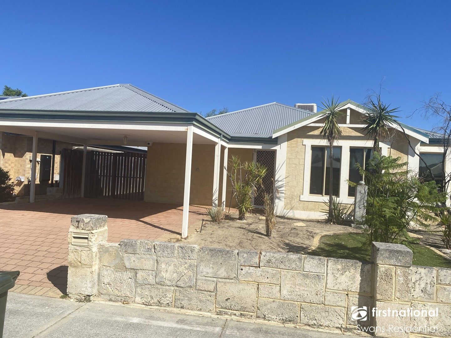 4 bedrooms House in 76 Larrawa Circle ELLENBROOK WA, 6069