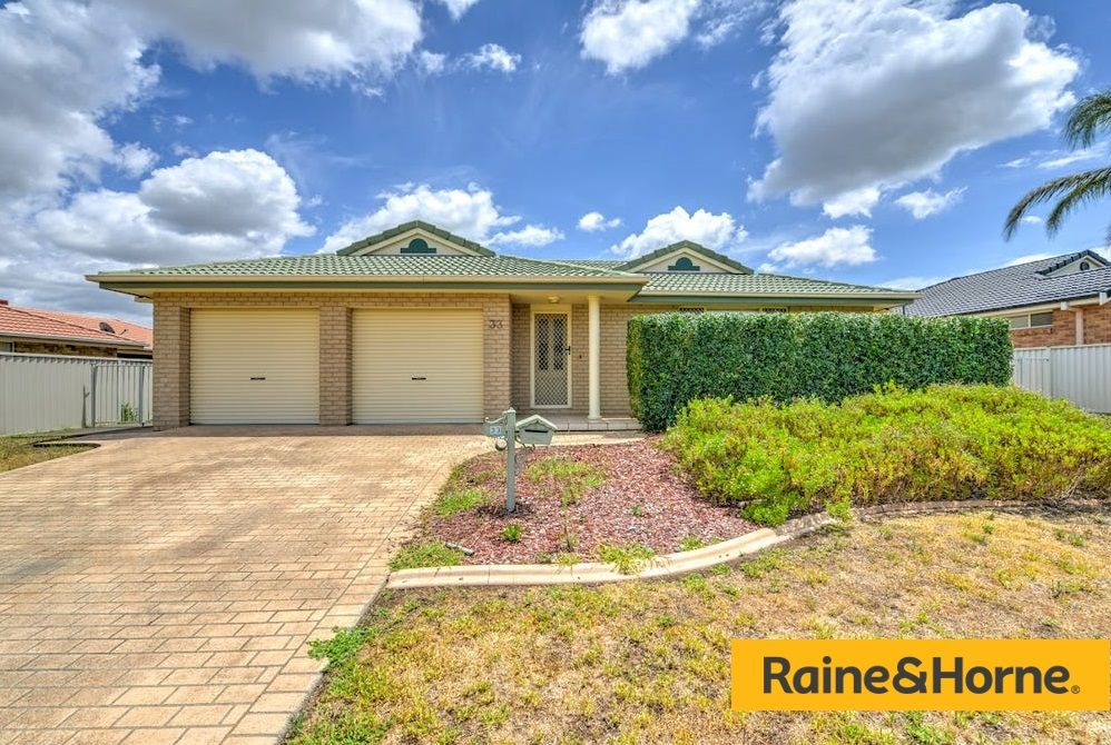 4 bedrooms House in 33 Wahroonga Drive TAMWORTH NSW, 2340