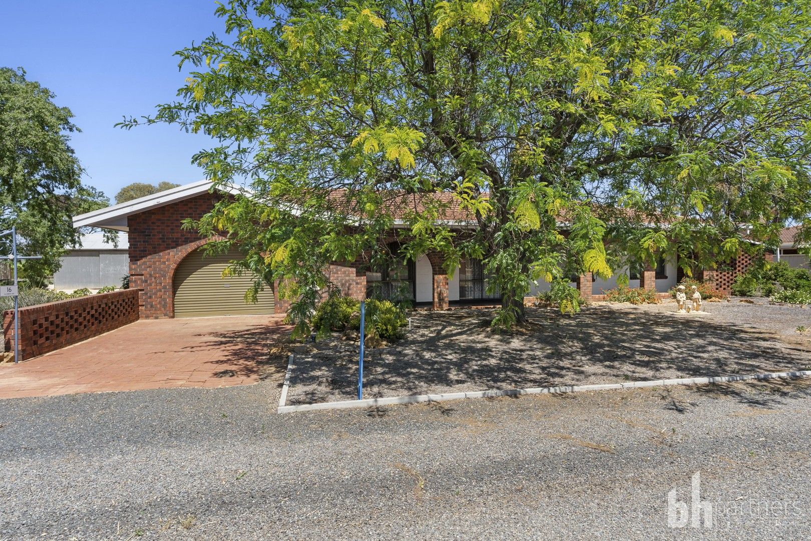 3 bedrooms House in 16 Alamein Avenue LOXTON NORTH SA, 5333
