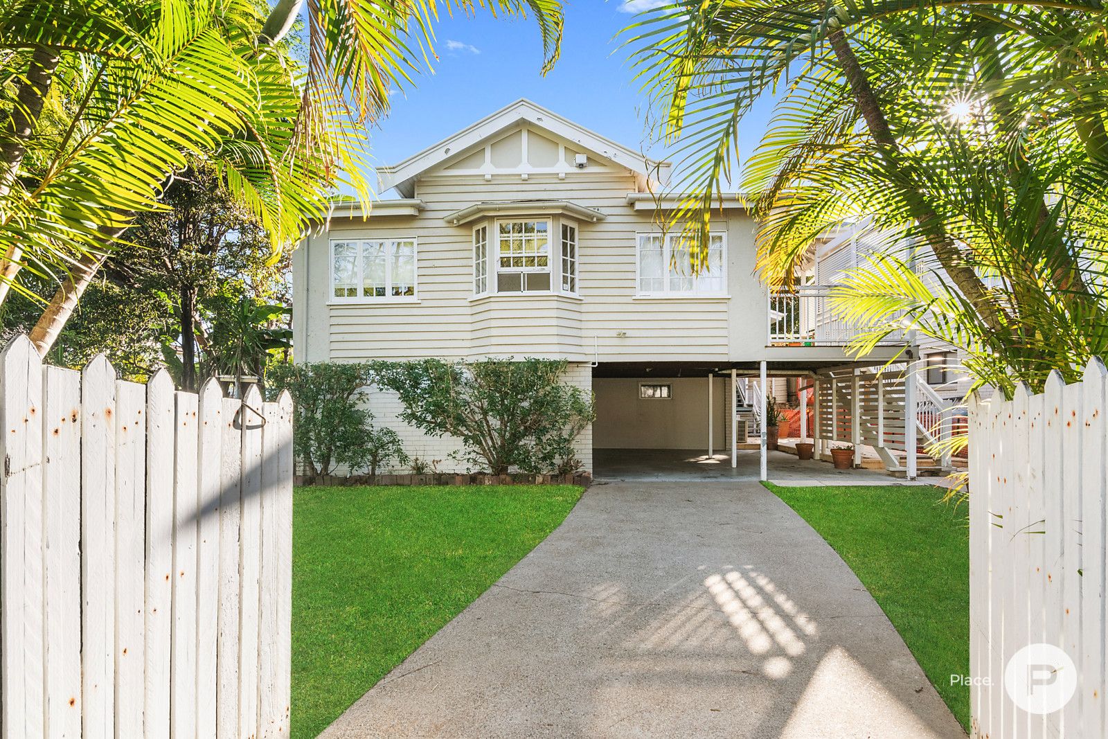 4 bedrooms House in 40 Woodville Street HENDRA QLD, 4011