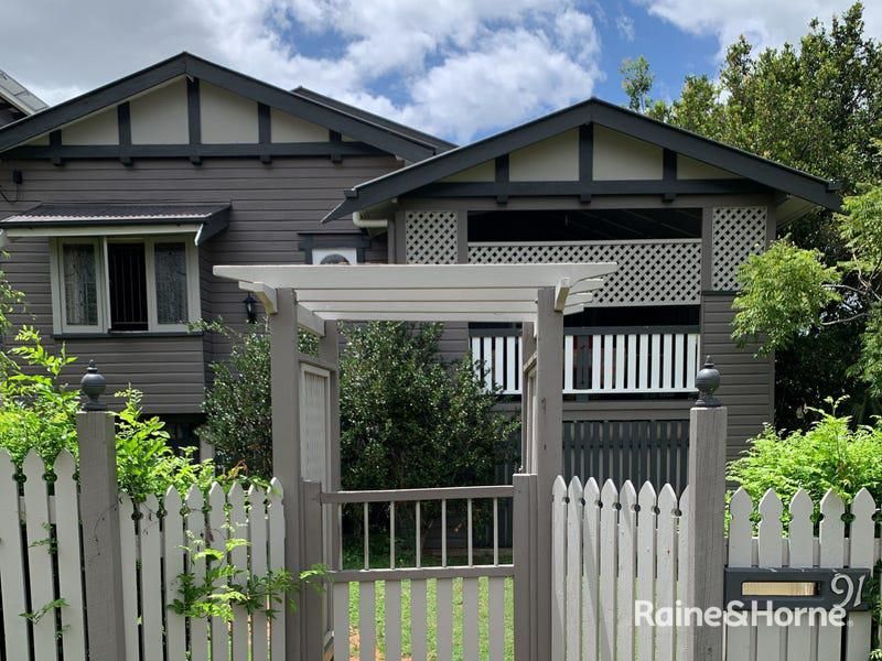 4 bedrooms House in 91 Mclennan Street WOOLOOWIN QLD, 4030