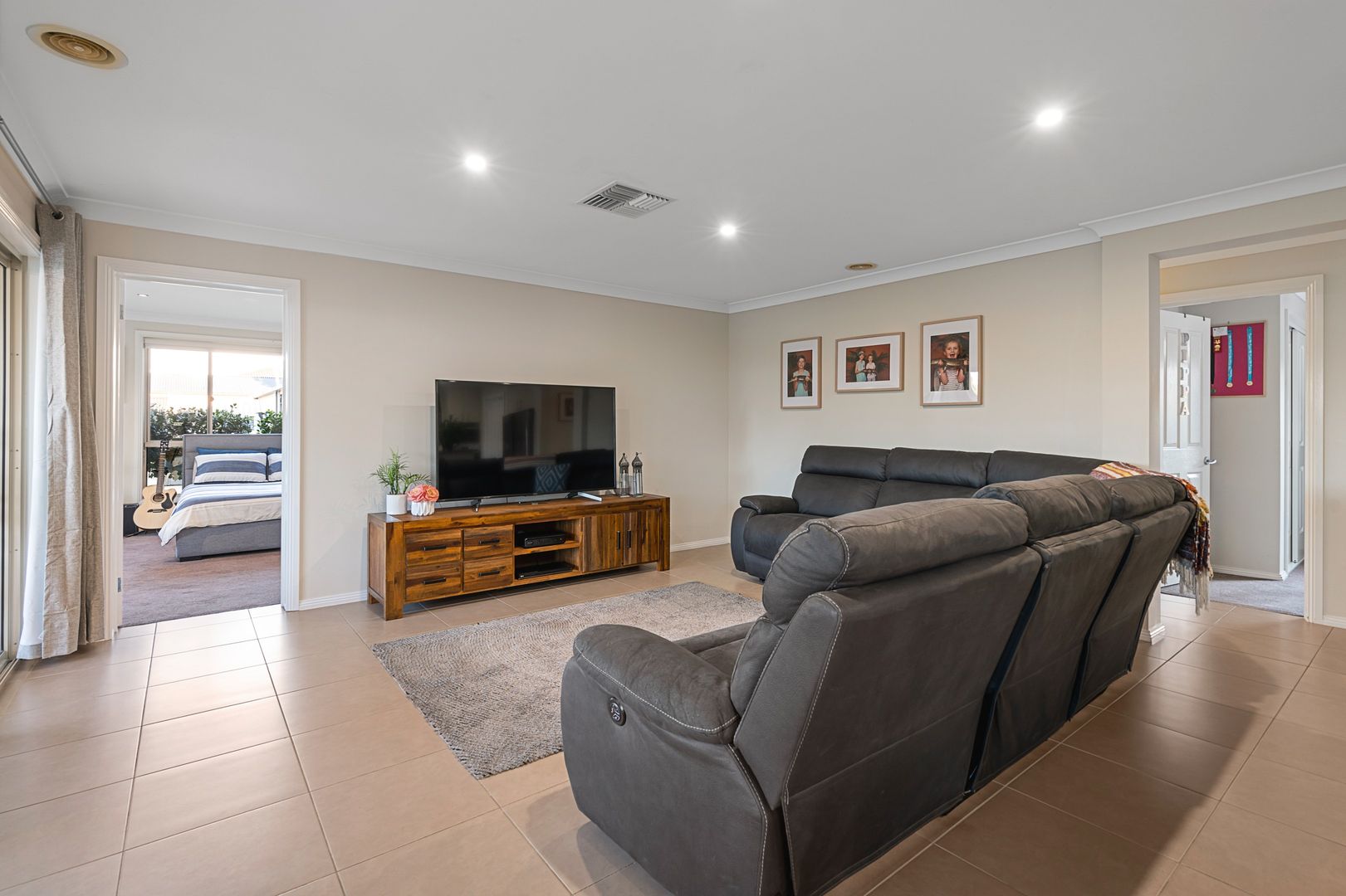 10 Emily Court, Howlong NSW 2643, Image 1