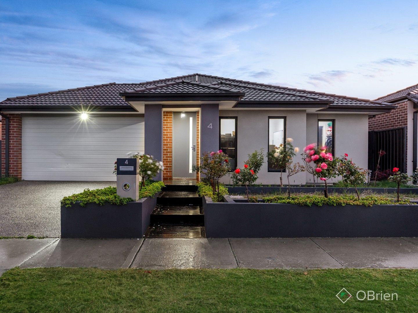 5 bedrooms House in 4 Maximus Way CLYDE VIC, 3978