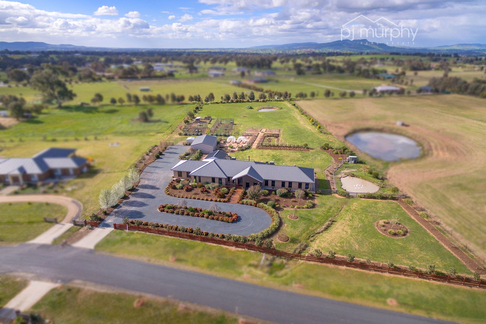 13 Samantha Court, Table Top NSW 2640, Image 1