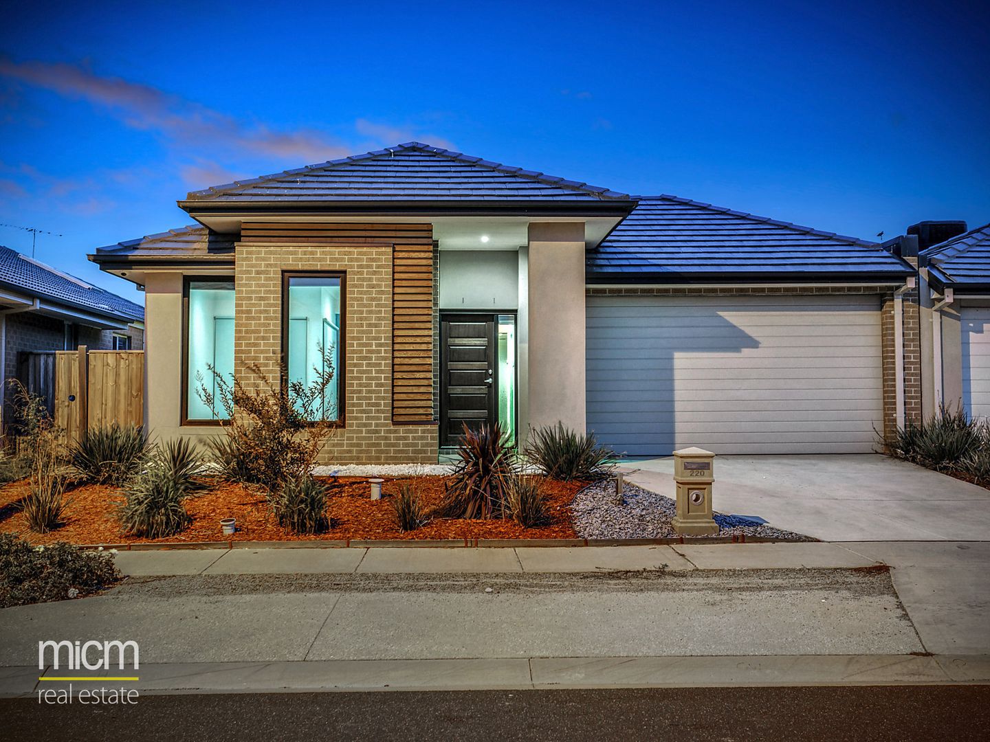 220 Sanctuary Lakes South Boulevard, Point Cook Property History