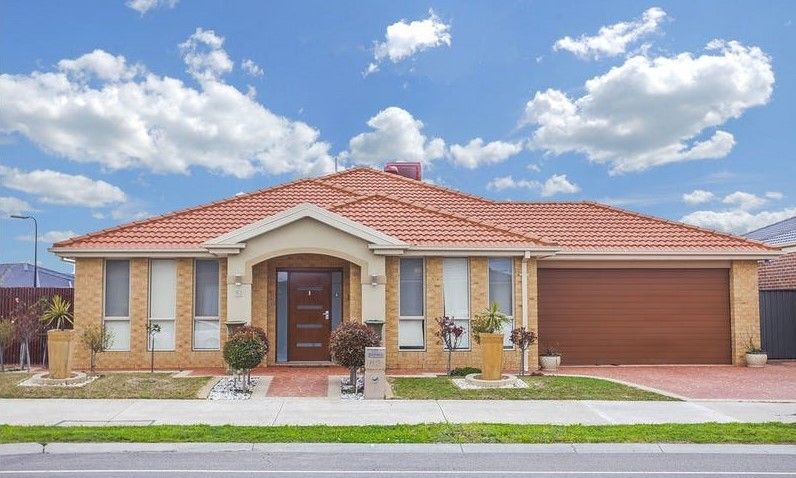 4 bedrooms House in 82 Newbury Boulevard CRAIGIEBURN VIC, 3064
