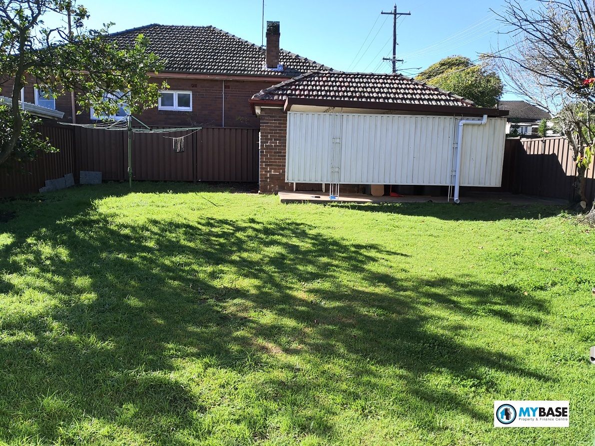 3 bedrooms House in 696 King Georges Rd PENSHURST NSW, 2222