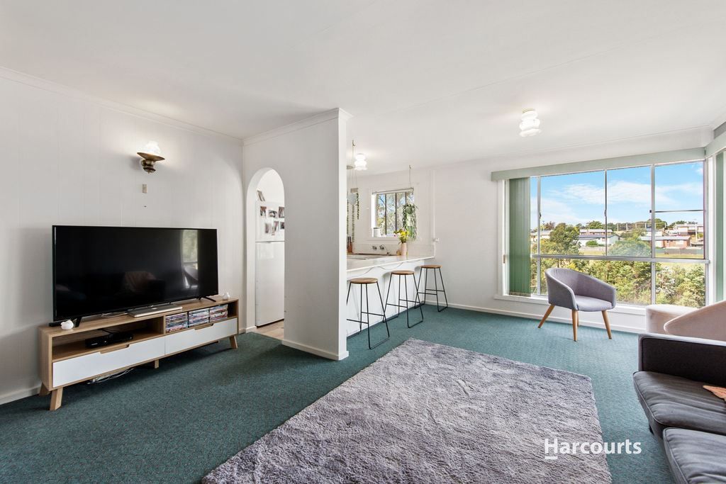 2/11 Bathurst Street, Upper Burnie TAS 7320, Image 2