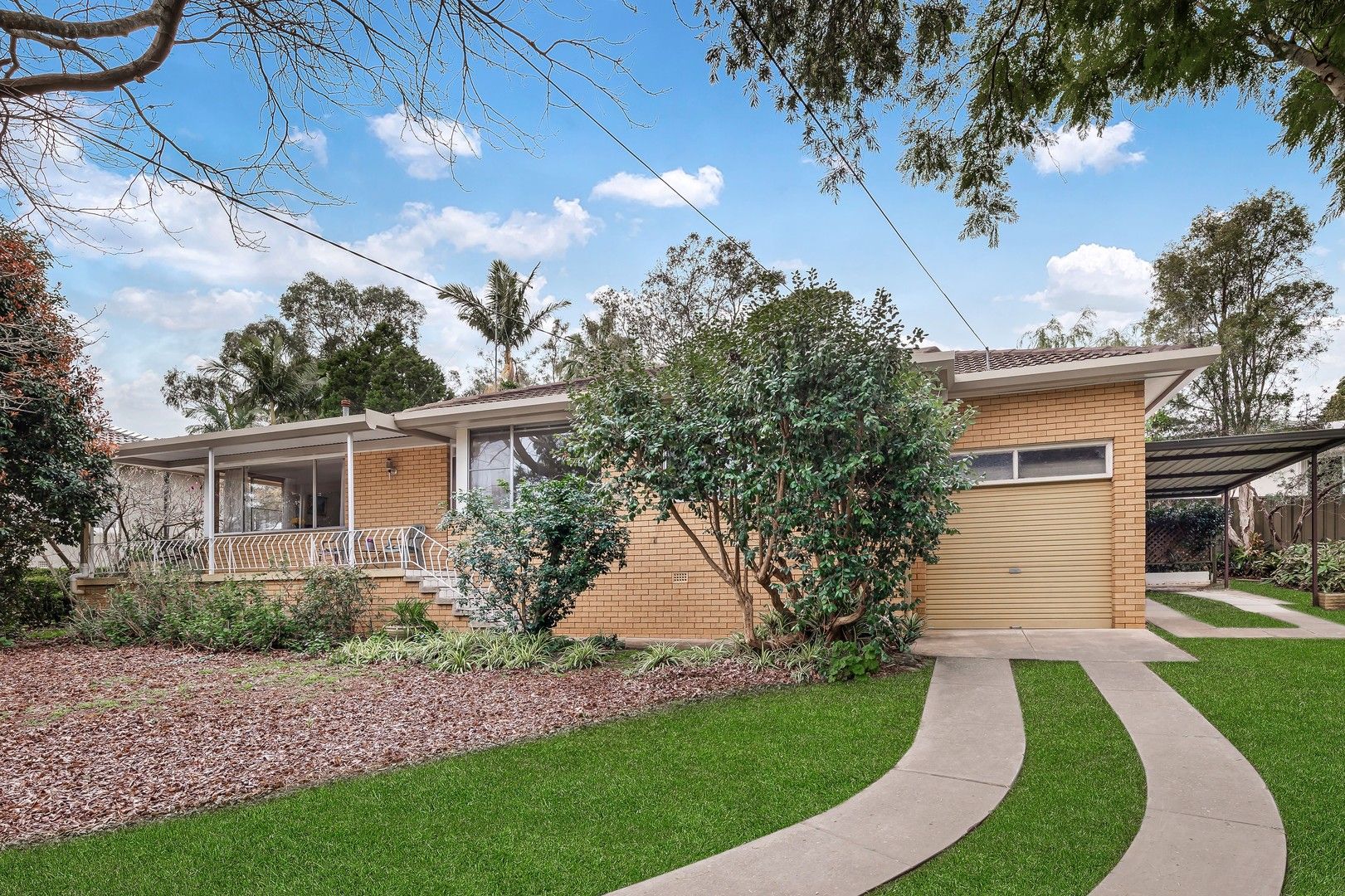 3 bedrooms House in 4 Juniper Place BAULKHAM HILLS NSW, 2153