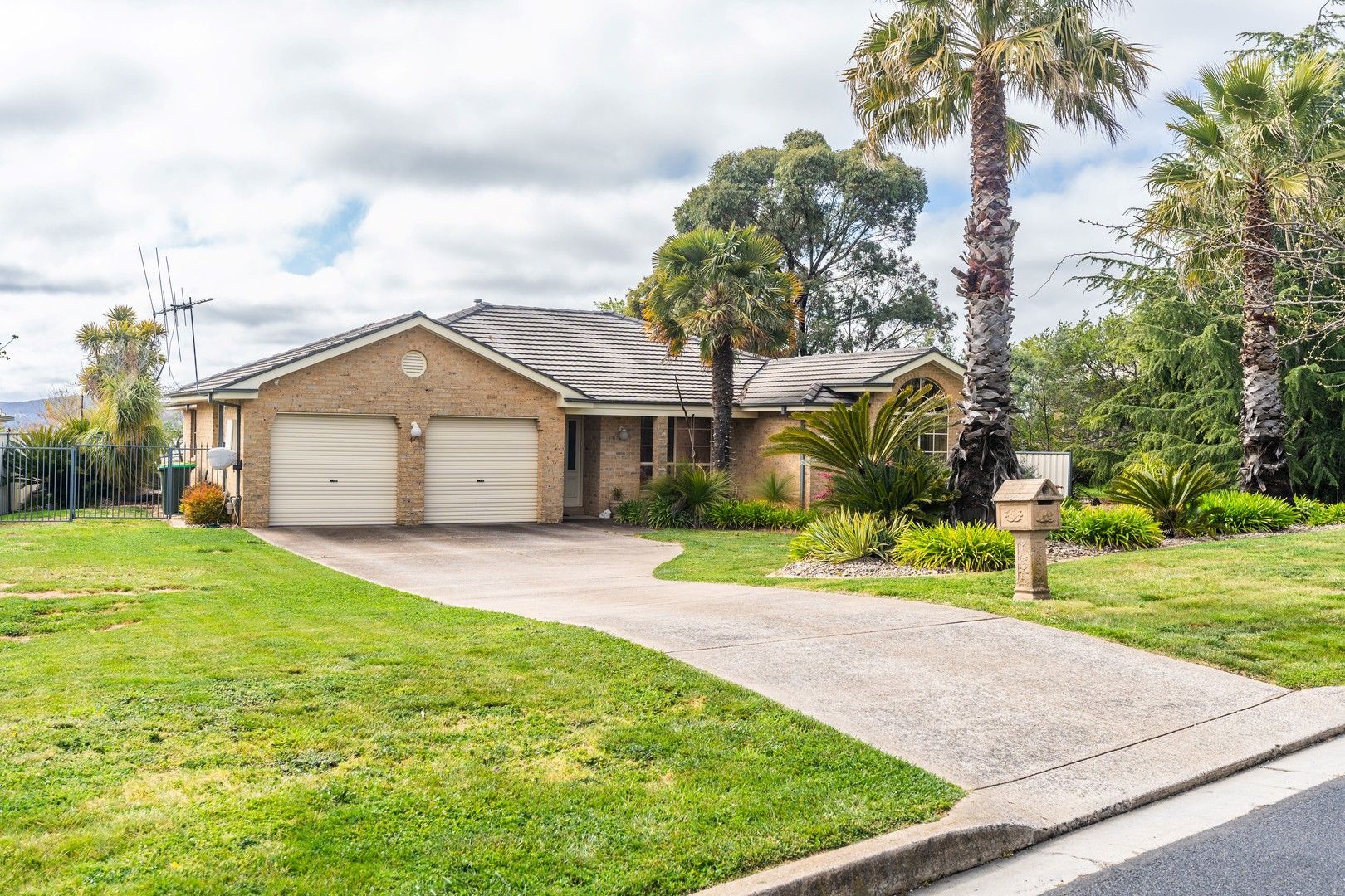 4 bedrooms House in 47 Amana Circuit ORANGE NSW, 2800