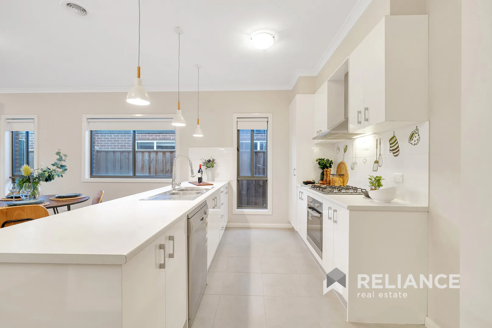 Stylish Home in Prime Point Cook Location! - Widok 6
