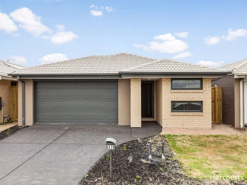 37 Caversham Drive, Pakenham VIC 3810
