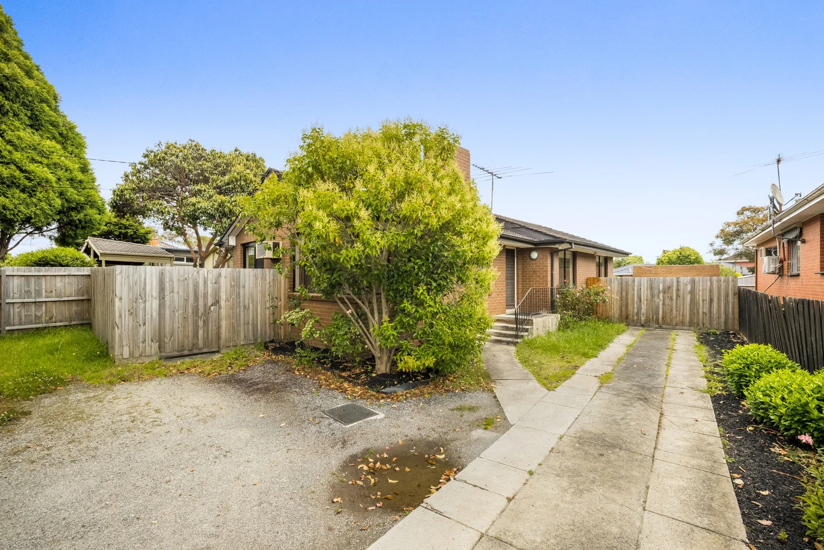 92 Mahoneys Road, Forest Hill VIC 3131