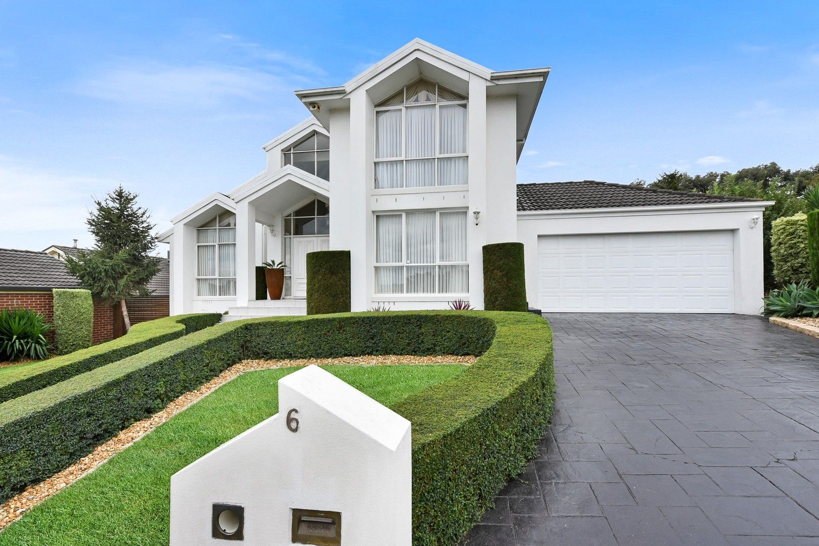 4 bedrooms House in 6 Quarry Hills Drive BERWICK VIC, 3806