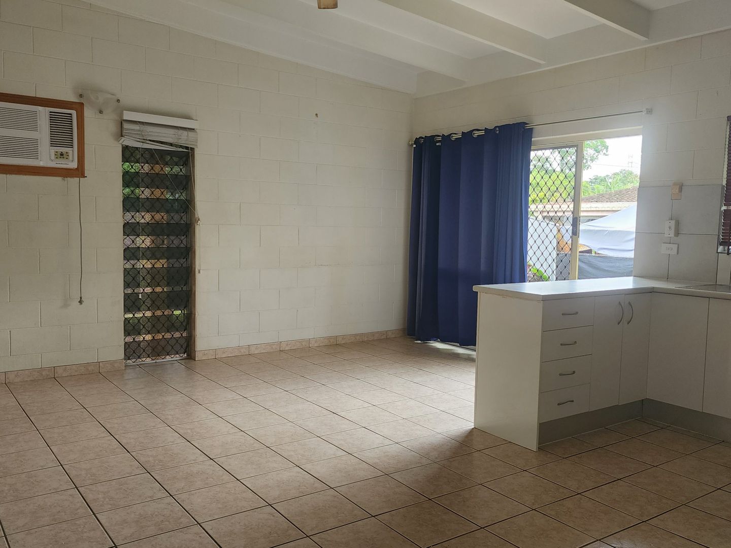 1/8 Sandown Close, Woree QLD 4868, Image 2