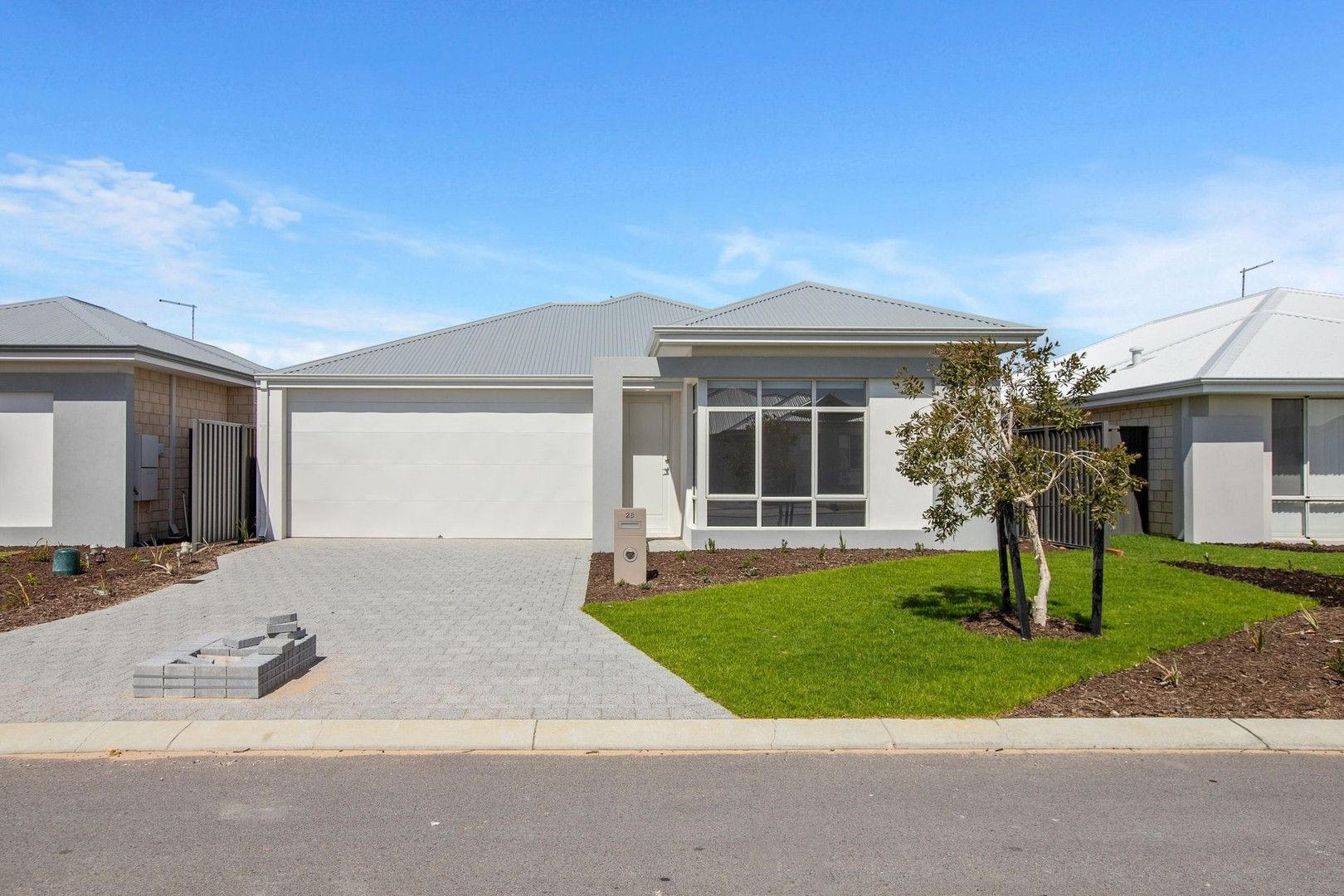 4 bedrooms House in 28 Siesta Way MADORA BAY WA, 6210