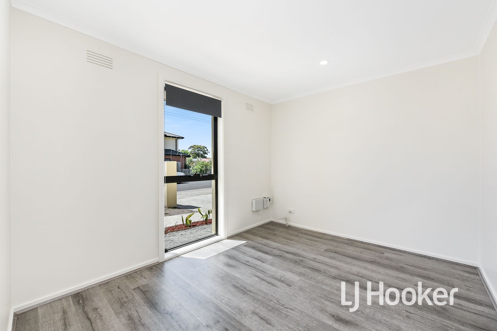 1/15 Ainsleigh Court, Cranbourne VIC 3977, Image 2