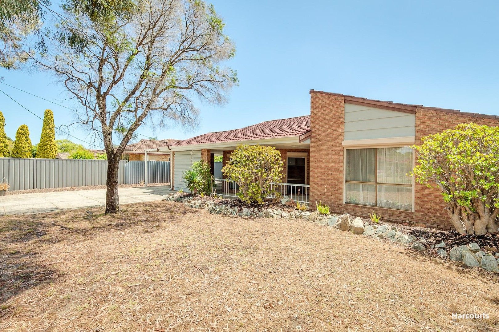 3 bedrooms House in 23 Sapling Way CAMILLO WA, 6111