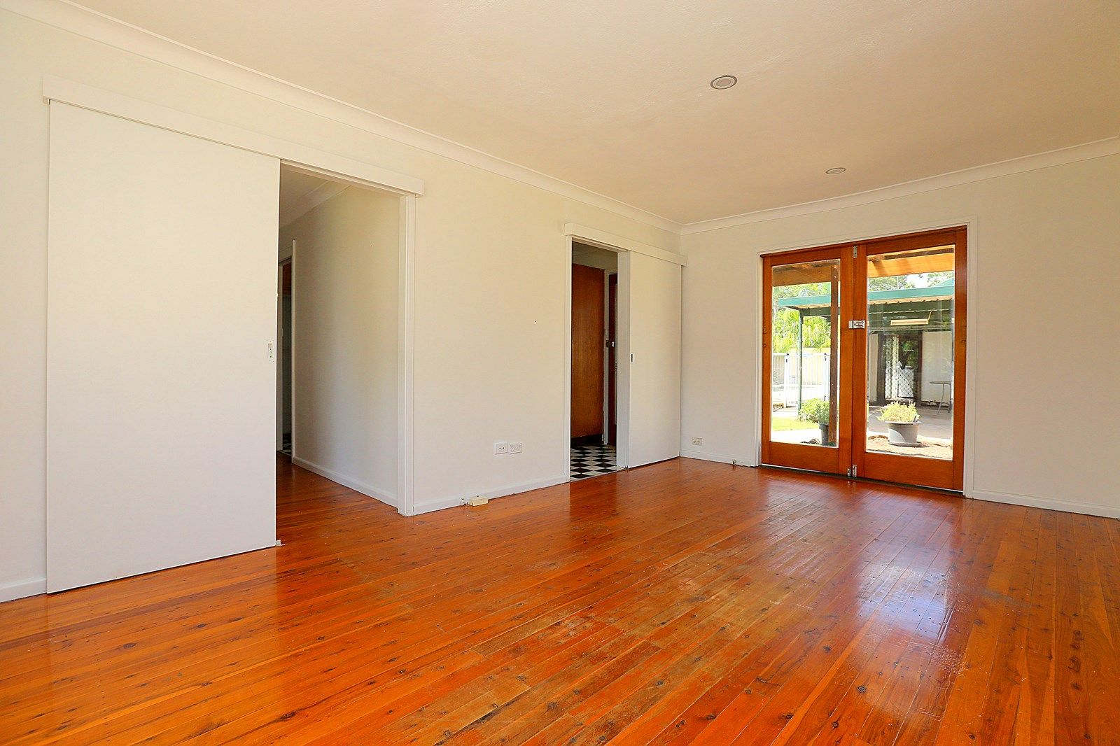 4 Owen Road, Georges Hall NSW 2198, Image 1