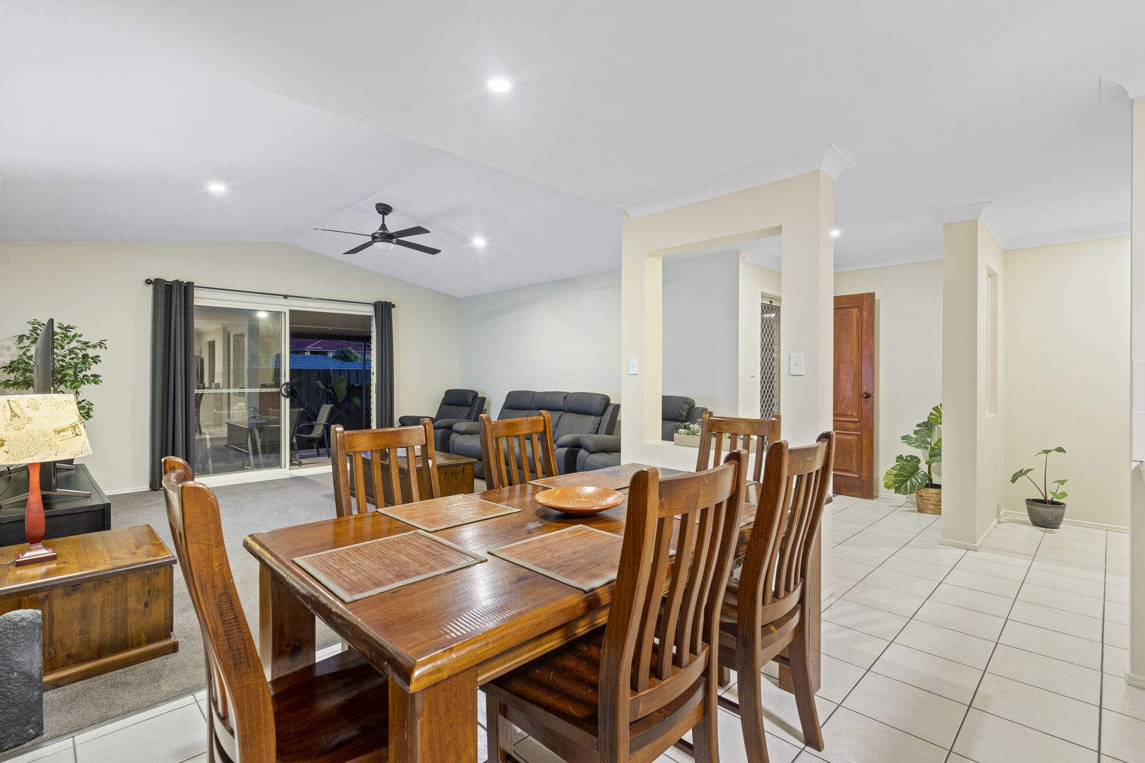 3 Sharscay Close, Burleigh Heads QLD 4220, Image 2