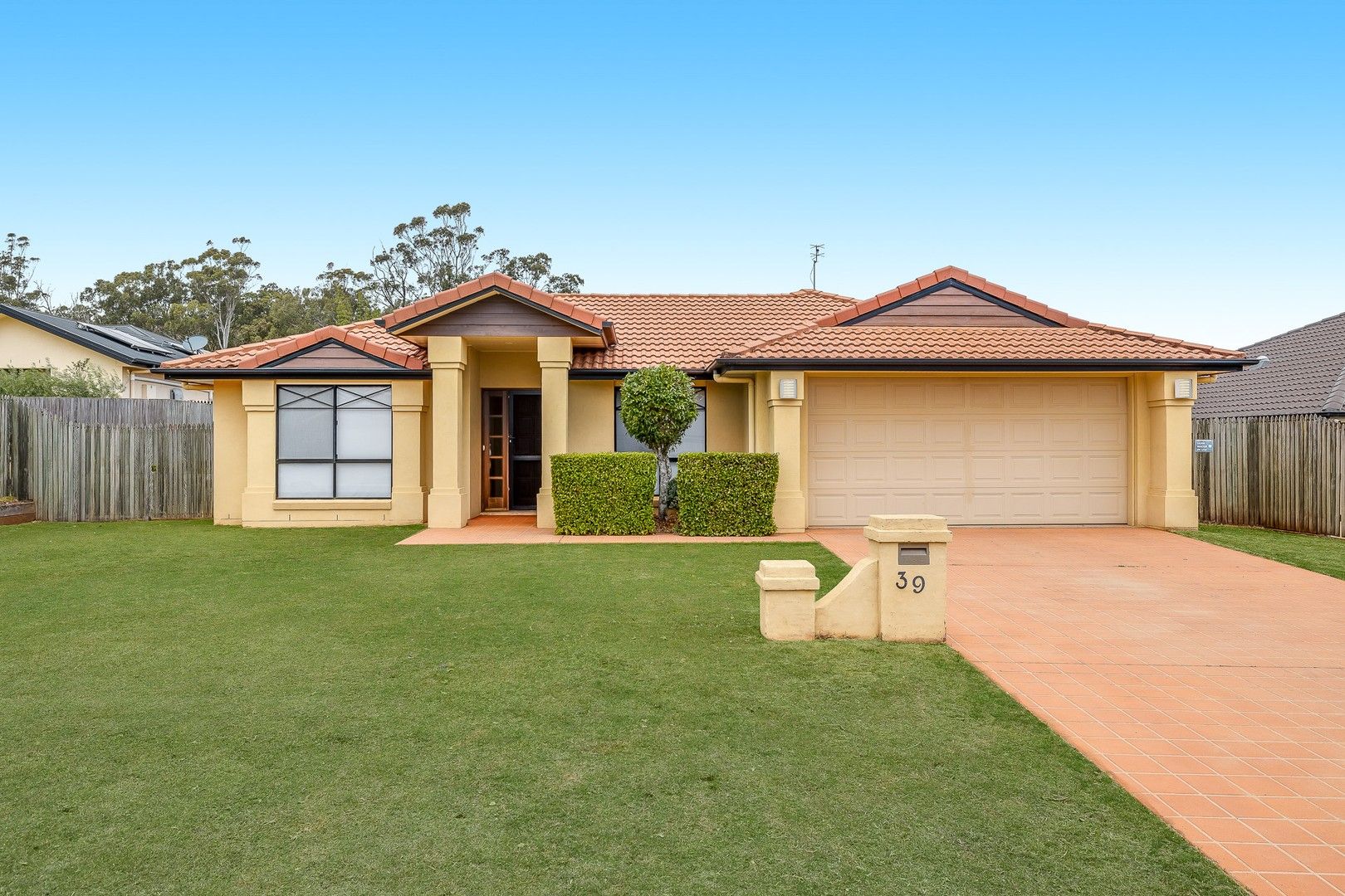 4 bedrooms House in 39 Wood Drive MIDDLE RIDGE QLD, 4350