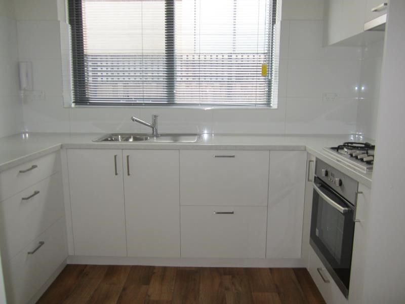 1 bedrooms Apartment / Unit / Flat in 1/143 Glen Huntly Rd ELWOOD VIC, 3184