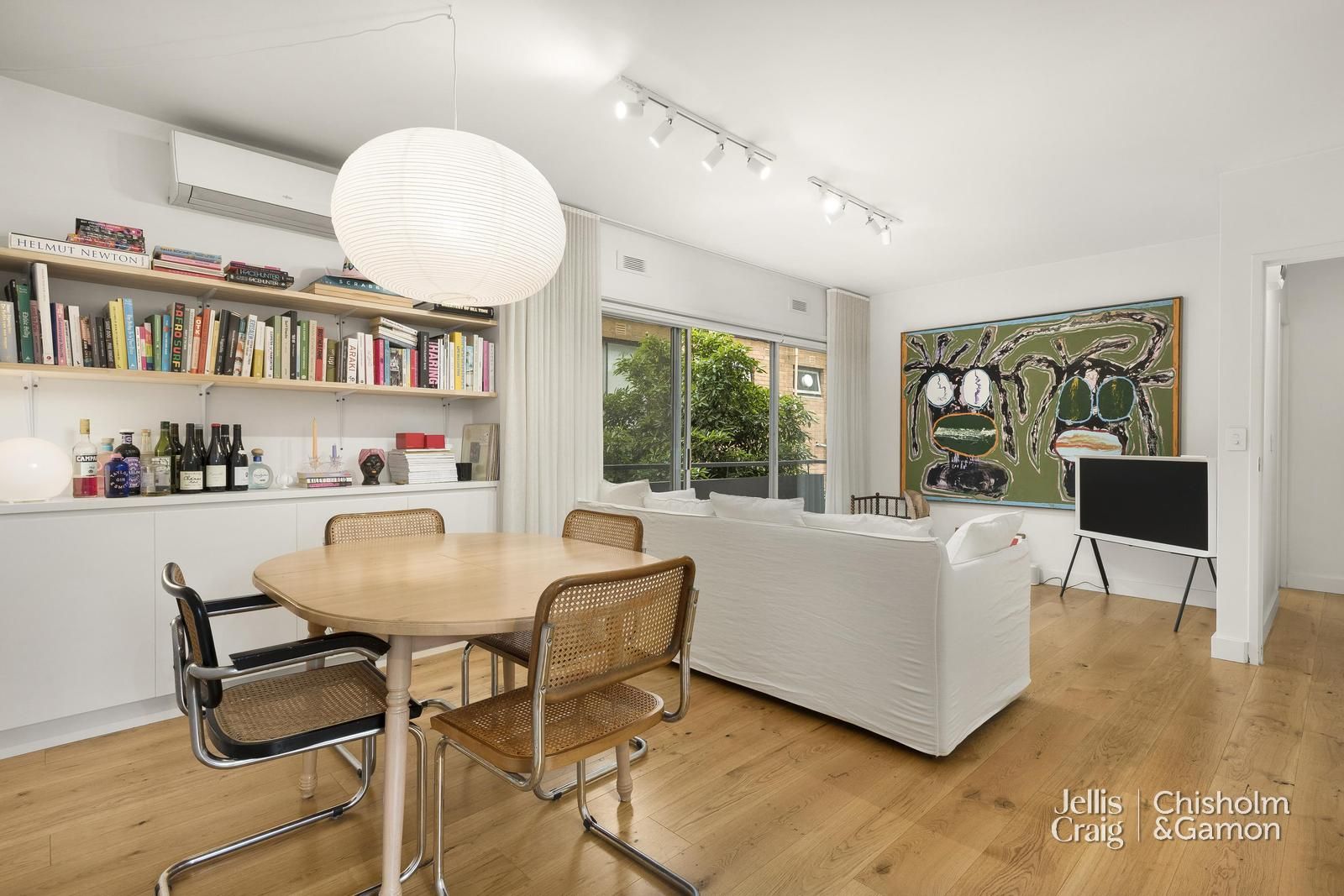 2 bedrooms Apartment / Unit / Flat in 2/7 Addison Street ELWOOD VIC, 3184