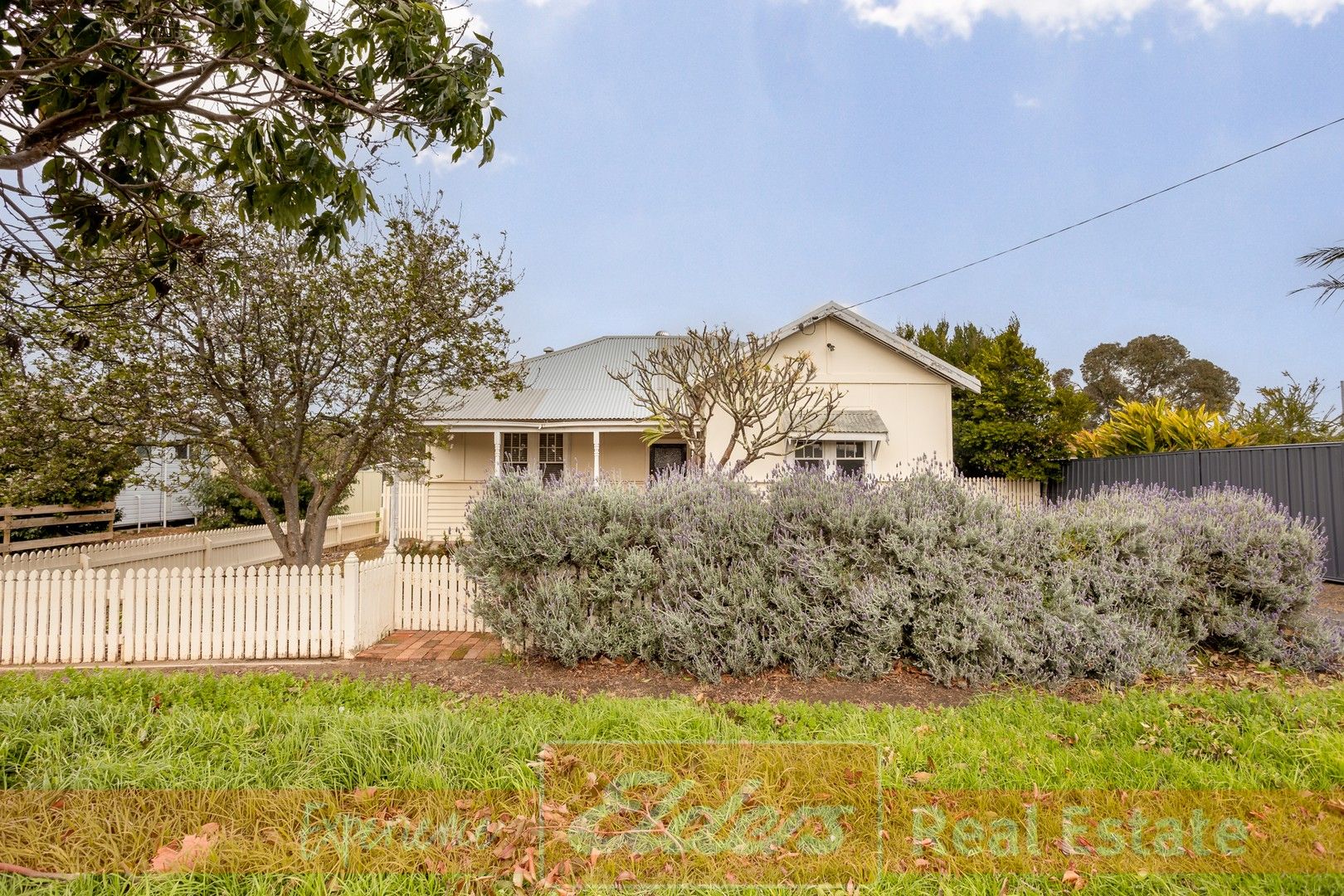 3 bedrooms House in 42 Roe Road CAPEL WA, 6271