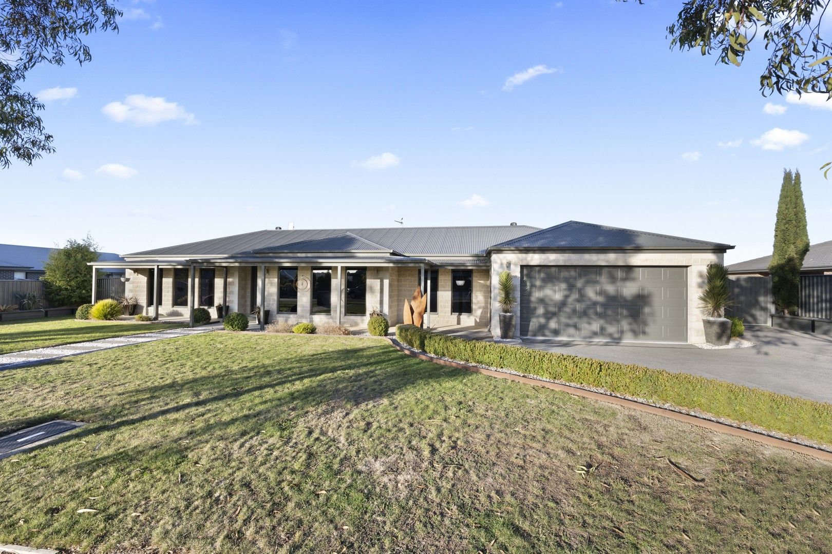8 Furness Drive, Cardigan VIC 3352 House For Rent 700 Domain