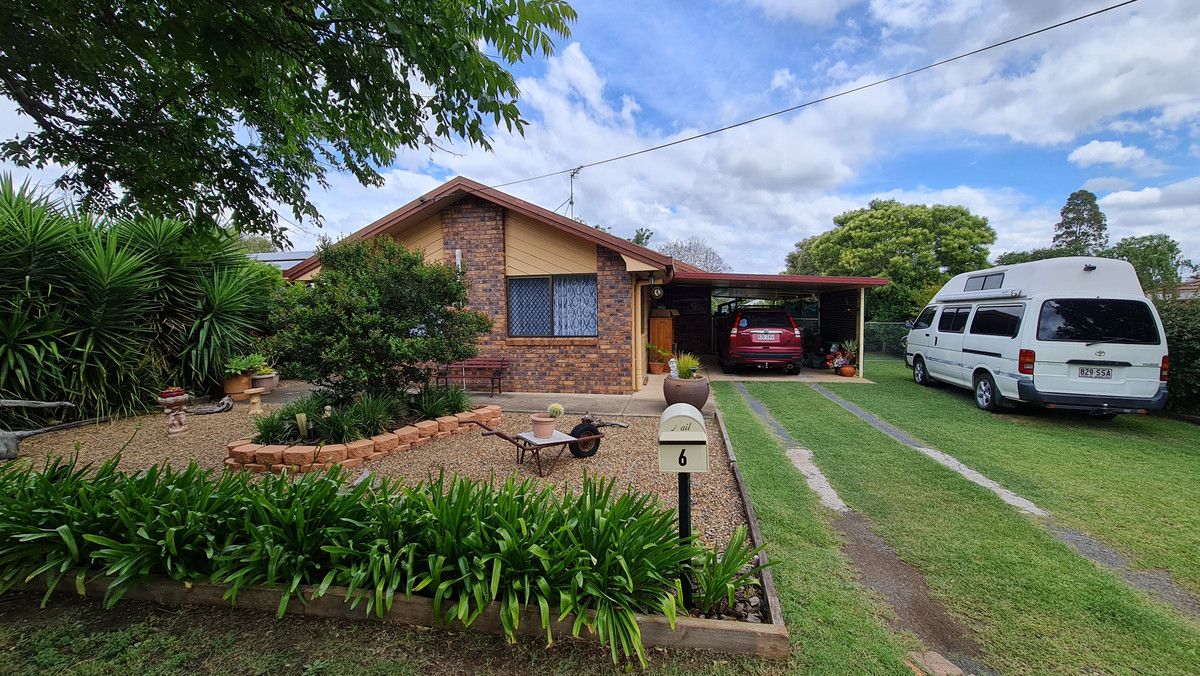 5 bedrooms House in 6 Queen Street KINGSTHORPE QLD, 4400