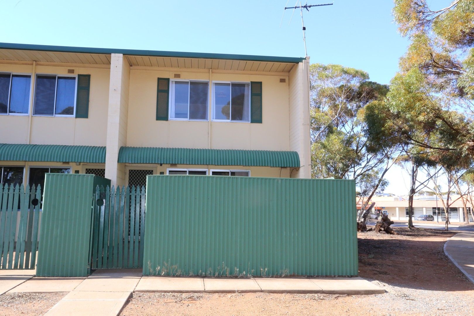 2 bedrooms Townhouse in 7/5 Hakea Street KAMBALDA WEST WA, 6442