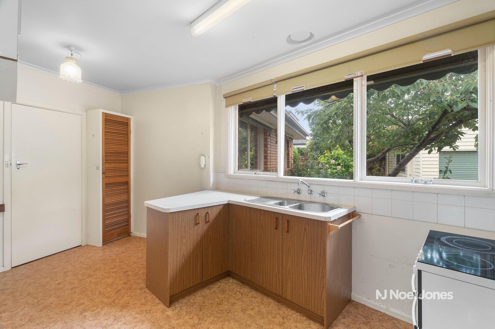 64 Benwerrin Drive, Burwood East VIC 3151, Image 2