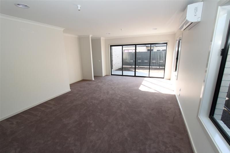 1/21-29 Lakewood Boulevard, Melton VIC 3337, Image 2