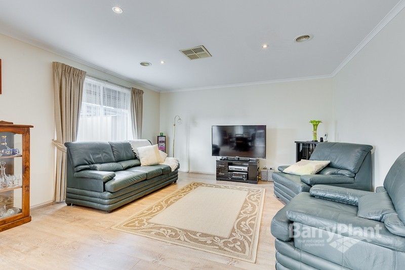 33 Pimelea Way, Hillside VIC 3037, Image 1