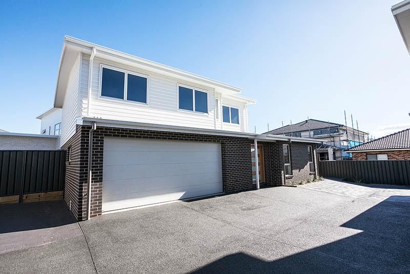 4 bedrooms Townhouse in 11A Cowries Avenue SHELL COVE NSW, 2529