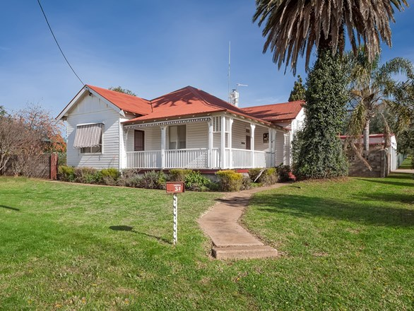 31 Railway Parade, Junee NSW 2663