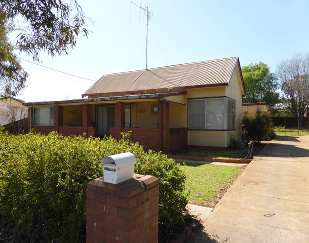 13 Lawson Street, Parkes NSW 2870