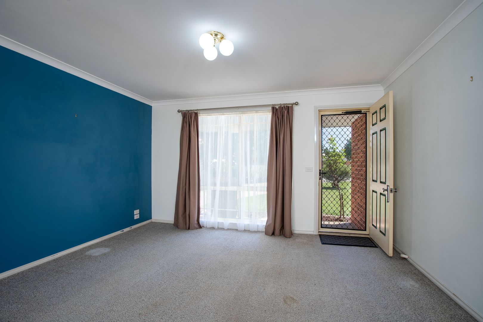 2/567 Seymour Street, Lavington NSW 2641, Image 1