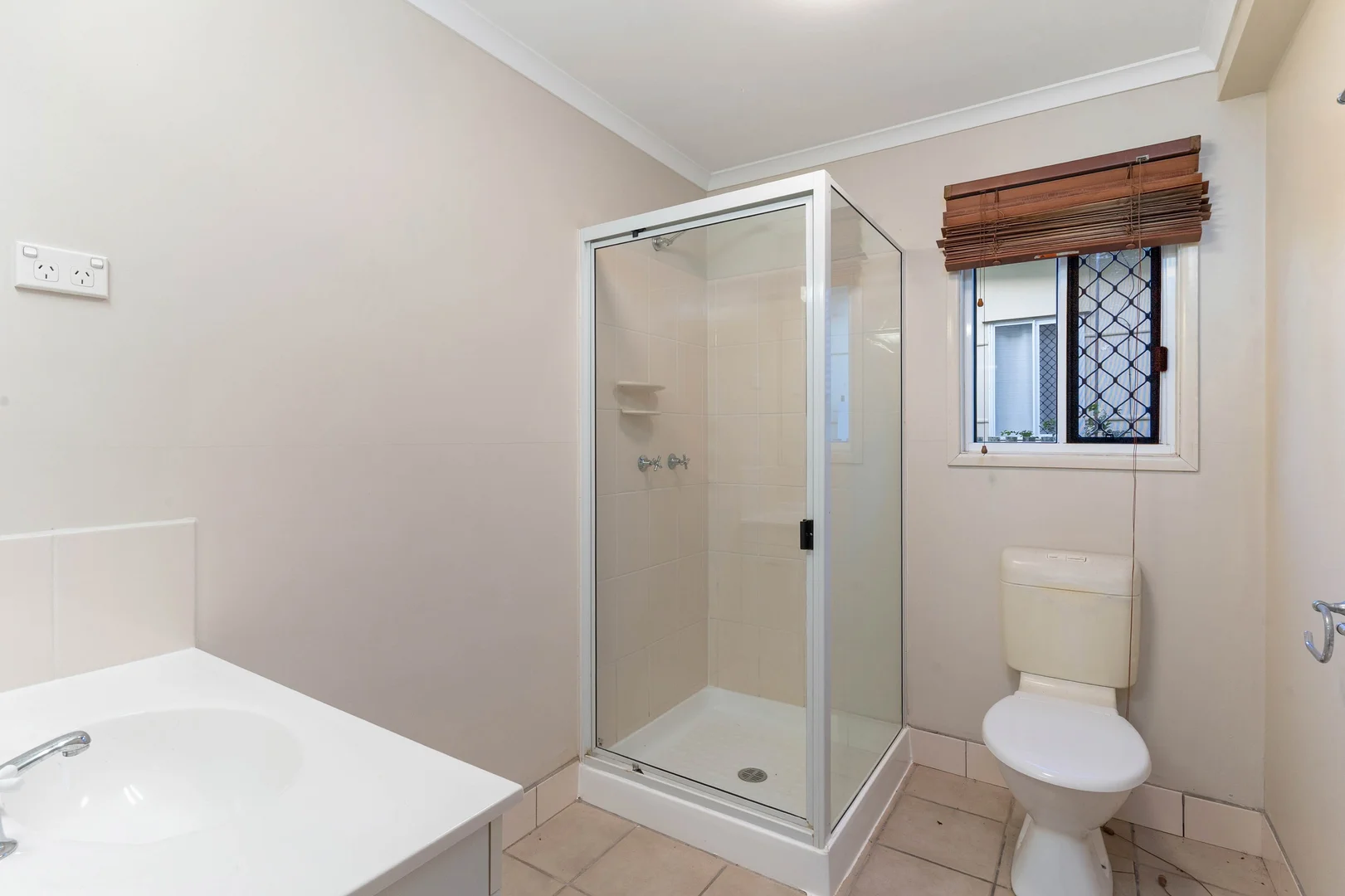 Additional image 17 of 258 Elphinstone Street, Koongal QLD 4701