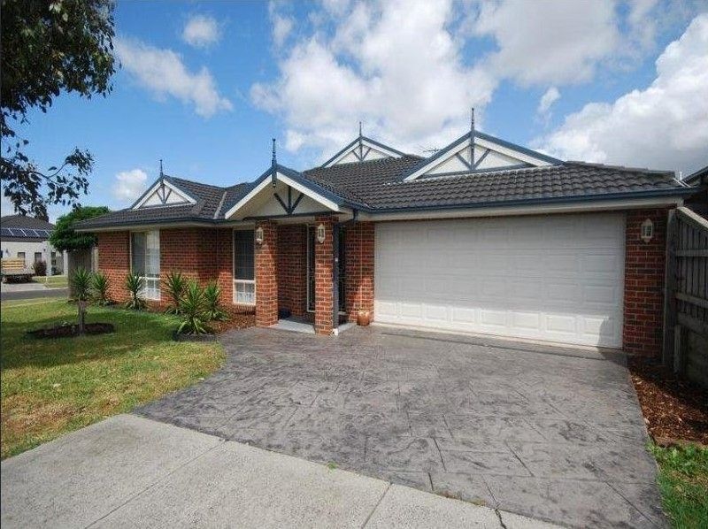 4 bedrooms House in 1 Cottrell Place LYNBROOK VIC, 3975