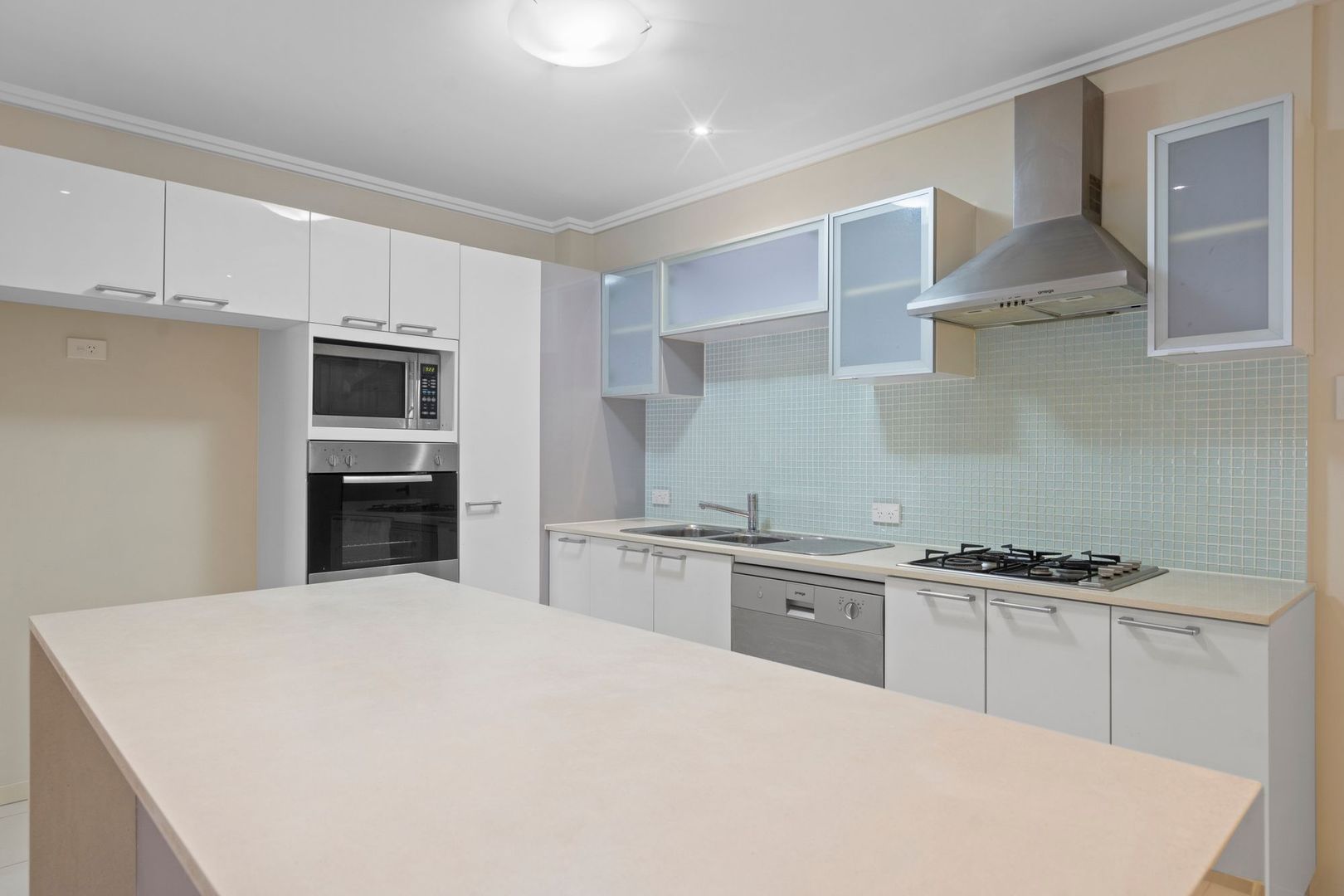 8/30 Sanders Street, Upper Mount Gravatt QLD 4122, Image 2