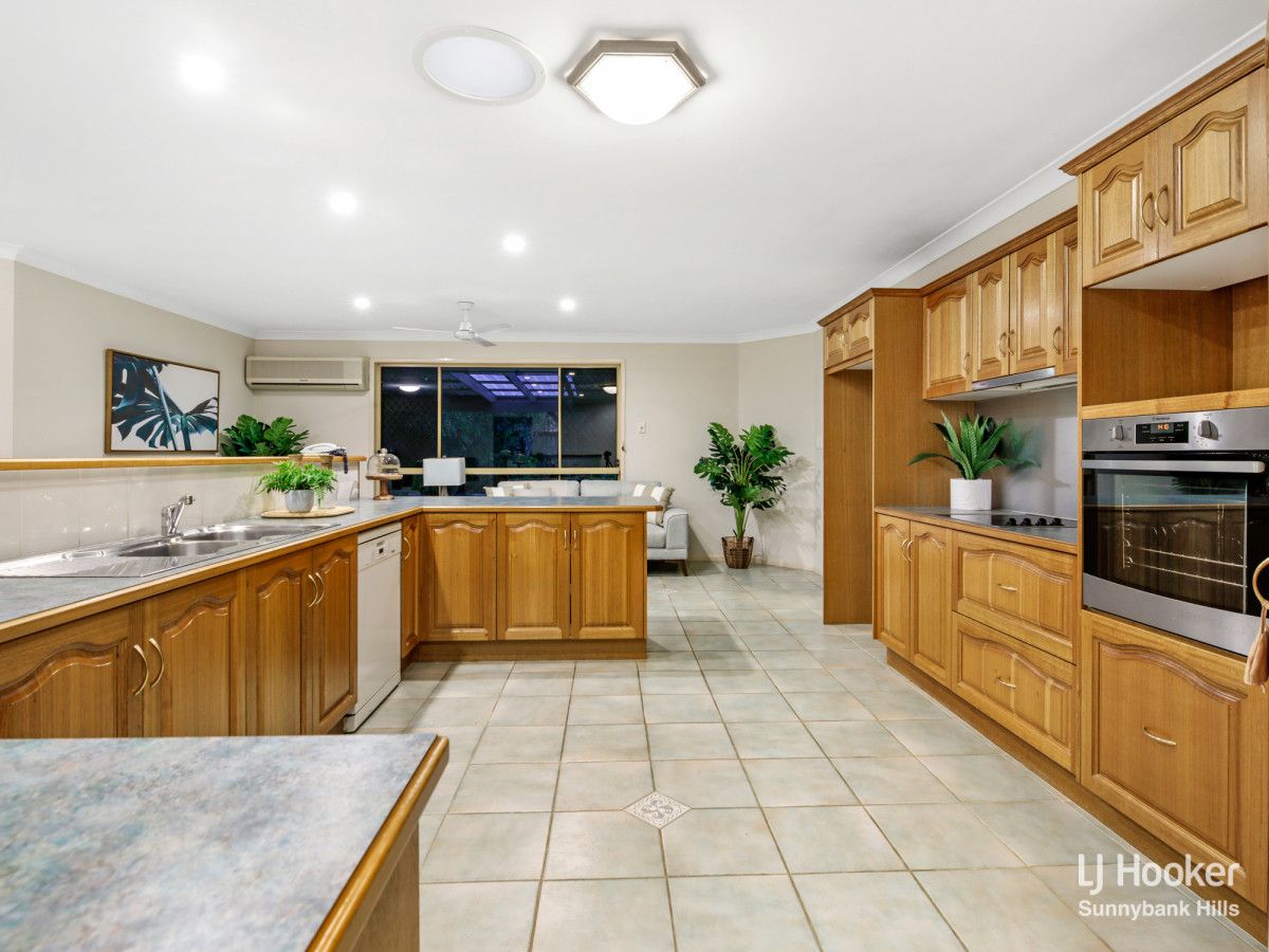 27 Barrington Place, Parkinson QLD 4115, Image 2