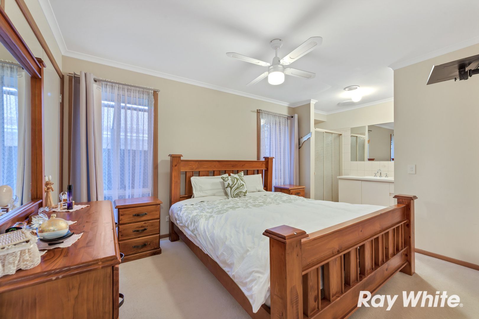 8 Mailrun Court, Hoppers Crossing VIC 3029, Image 2
