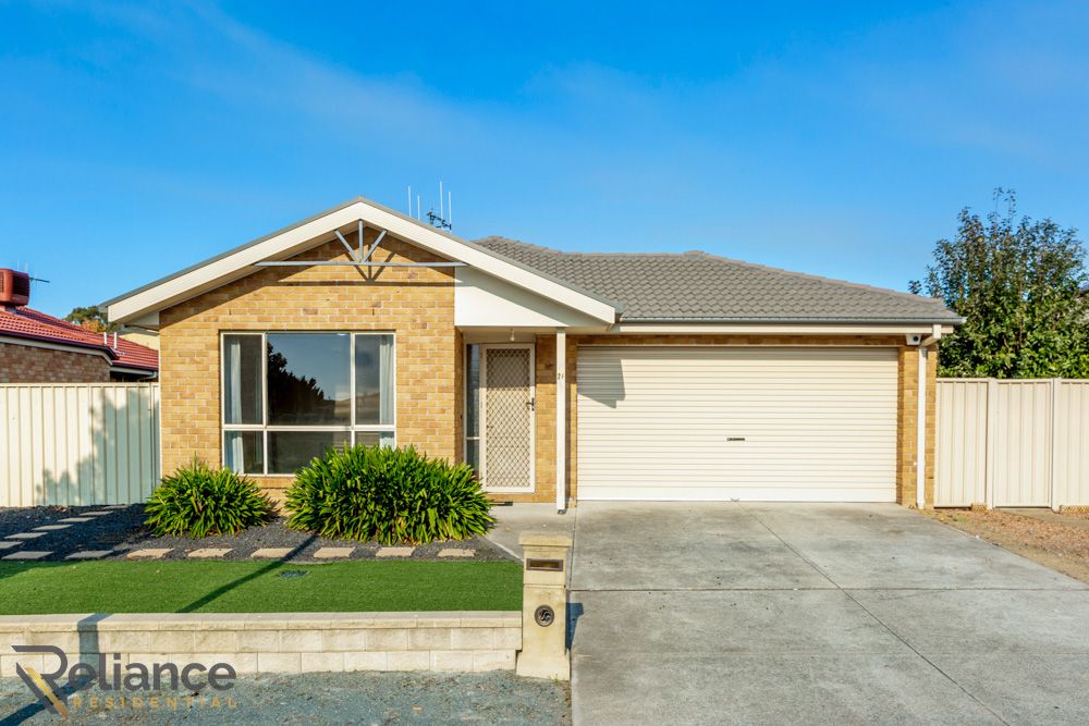 4 bedrooms House in 24 Stump Jump Crescent DUNLOP ACT, 2615