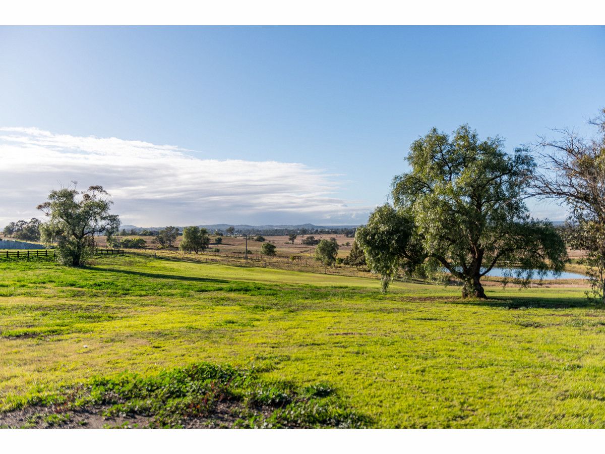 207 The Old Oaks Road, Grasmere NSW 2570, Image 2