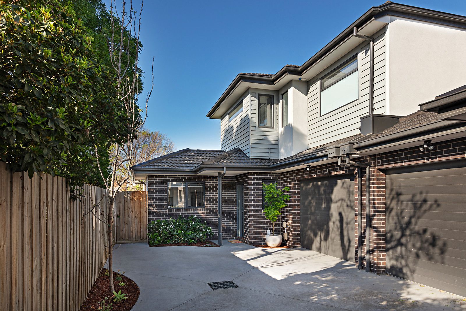 2 bedrooms Townhouse in 4/191 Purinuan Road RESERVOIR VIC, 3073