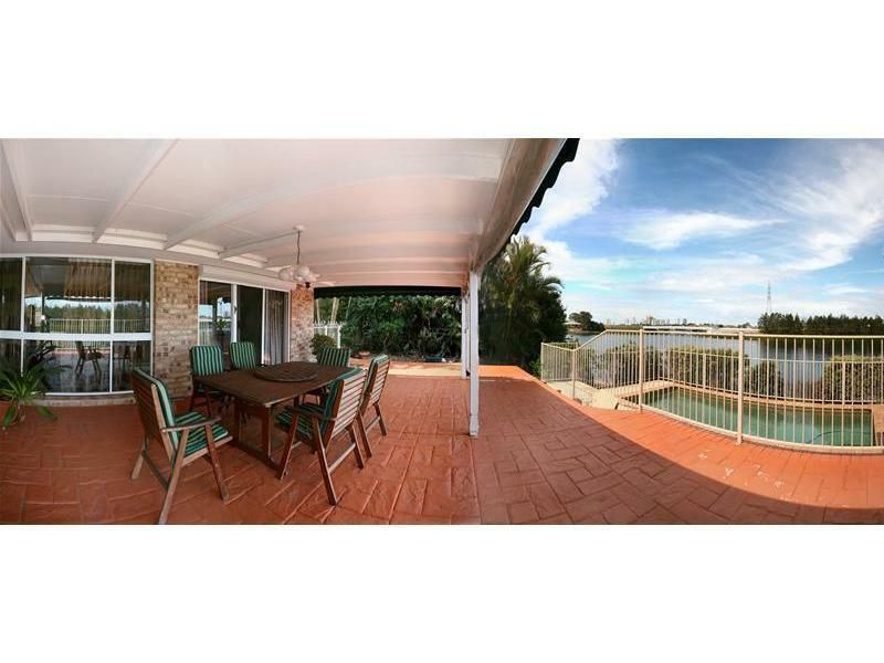 4 bedrooms House in 166 Port Jackson Blvd CLEAR ISLAND WATERS QLD, 4226